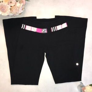 REVERSIBLE LULULEMON FLARE PANT SIZE 4